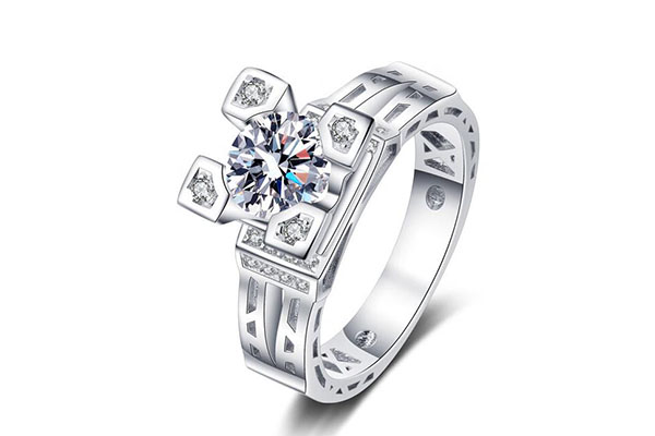 How Men Should Choose Moissanite Jewelry According to Their Age
